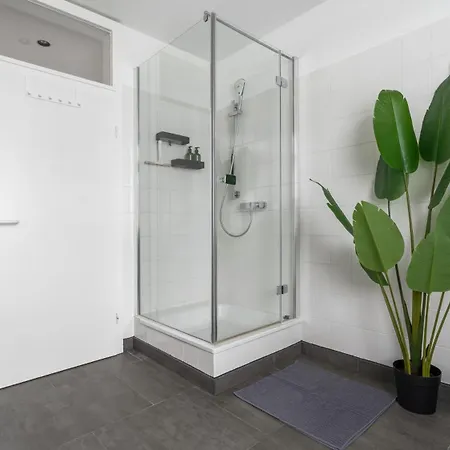 Daire Urban Design Loft - 180 Skyline Balkon - 2 Schlafzimmer - Nahe Des Hauptbahnhofs - Parkplatz Moeglich